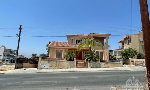 345 m2 - 06811 - photo-1
