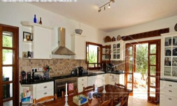 250 m2 - 09483 - photo-2