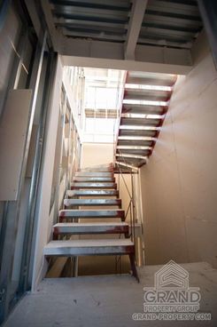 725 m2 - 4570 - photo-3