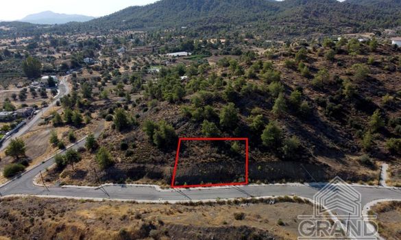Plot - G7584 - photo-1