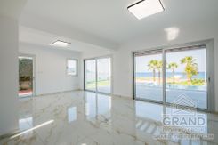 Seafront villa - G7620 - photo-2