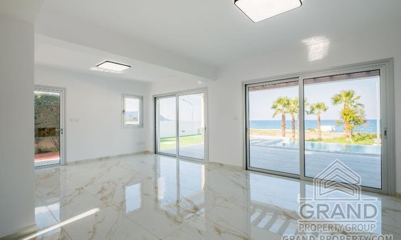 Seafront villa - G7620 - photo-2