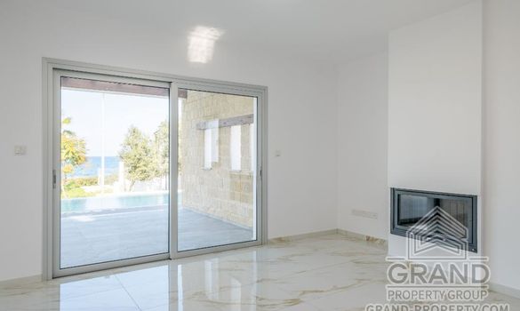 Seafront villa - G7620 - photo-3