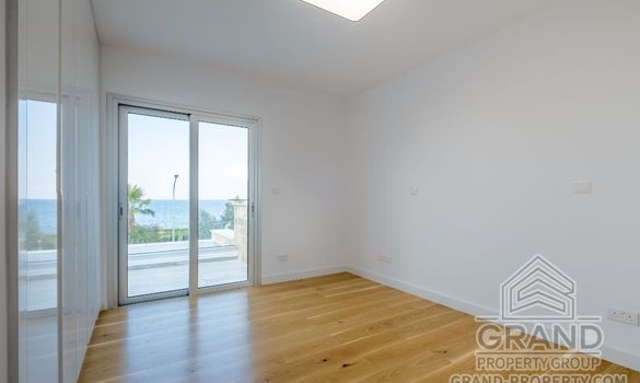 Seafront villa - G7620 - photo-12