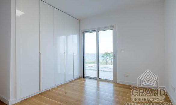 Seafront villa - G7620 - photo-13