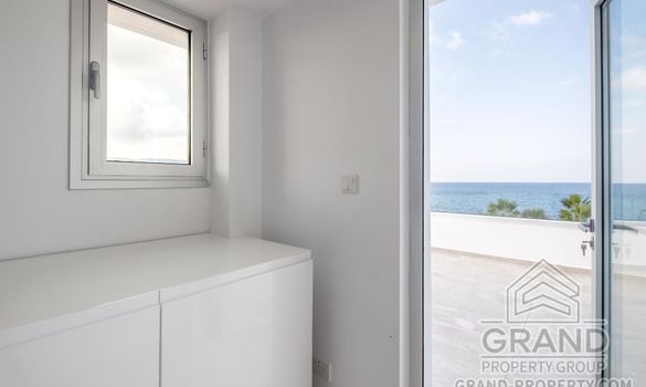 Seafront villa - G7620 - photo-16