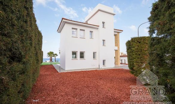 Seafront villa - G7620 - photo-30