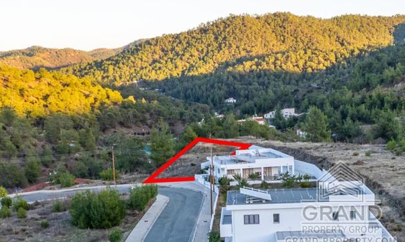 Plot - G8686 - photo-1