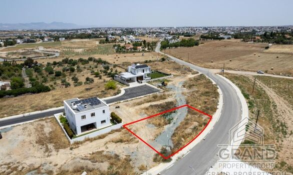 Plot - G9307 - photo-1