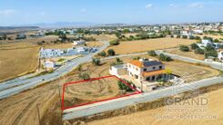 Plot - G9571 - photo-1