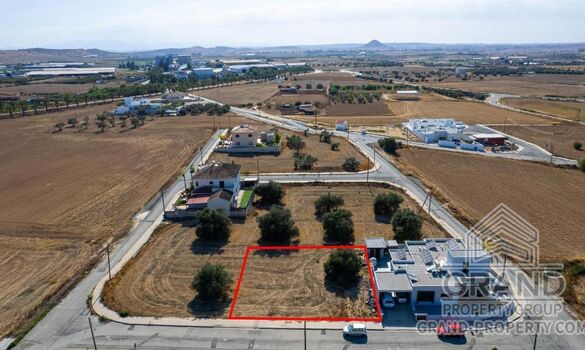 Plot - G9575 - photo-1